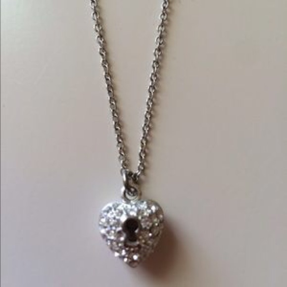 AEO Heart Keyhole Necklace - Picture 1 of 1
